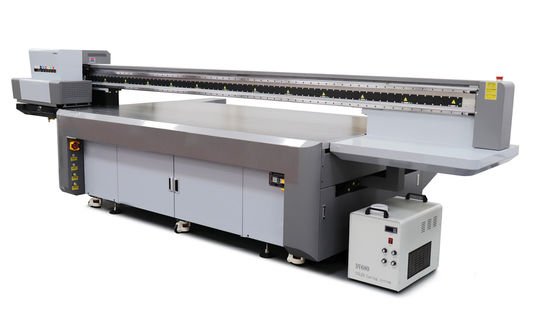 Stampe ad alta risoluzione Stampa UV di grande formato con larghezza media massima di 2500 mm e inchiostro UV ambientale a LED